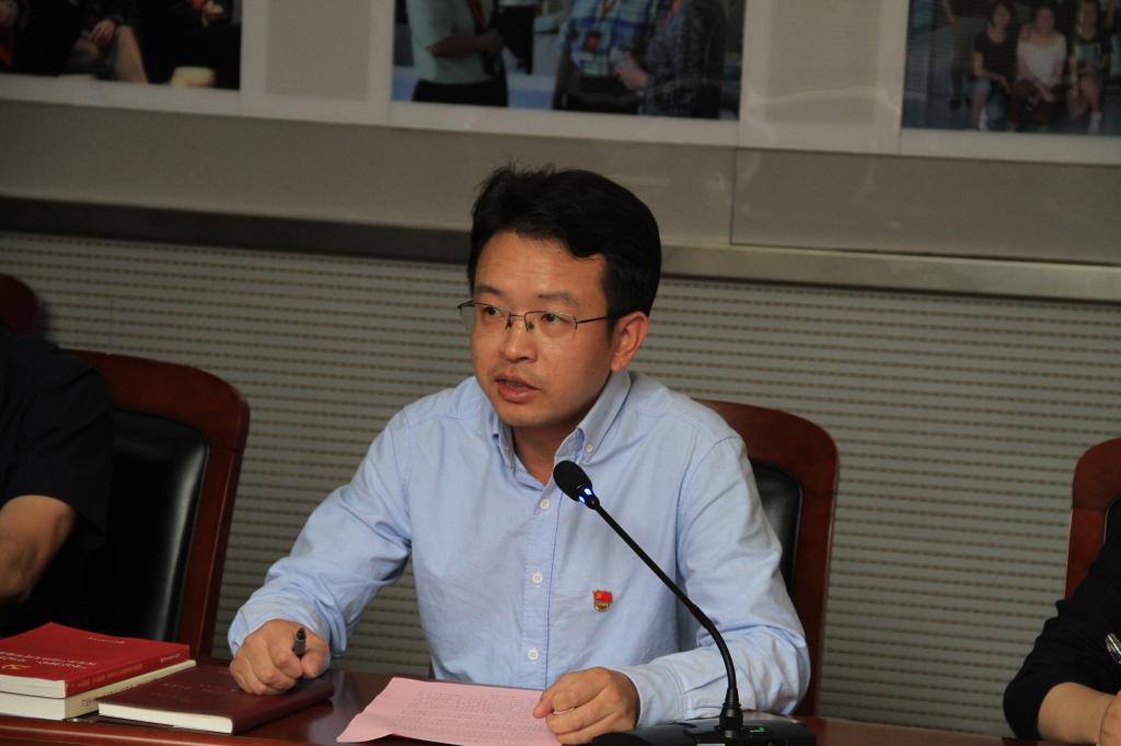 李兆丰同志主持 李兆丰同志主持