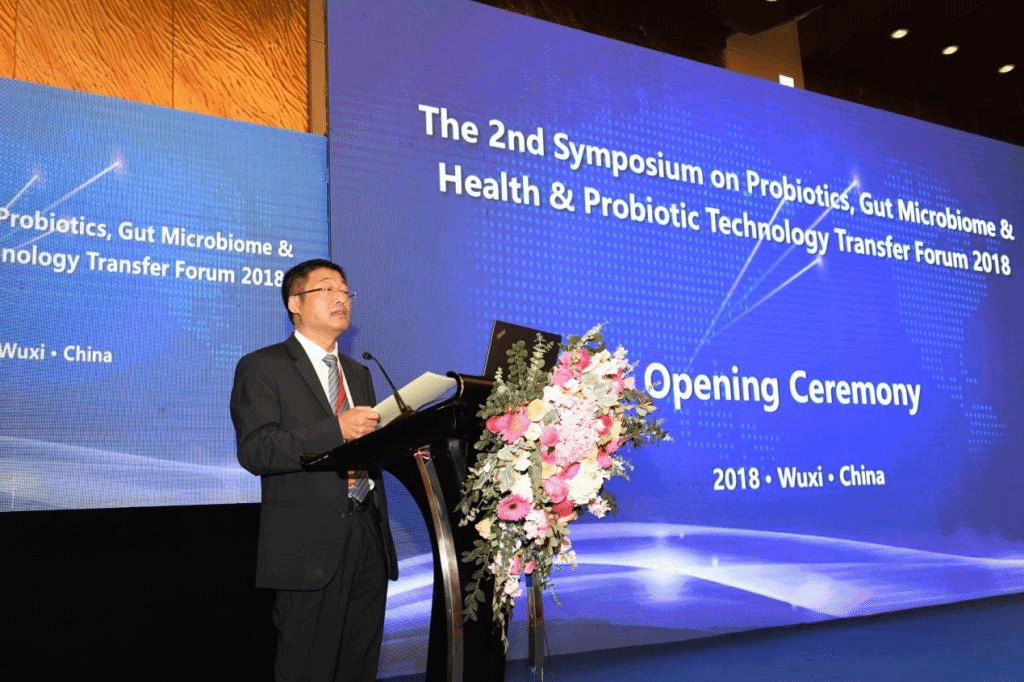 伟德国际victor1946副校长、国家功能食品工程技术研究中心主任陈卫教授主持会议