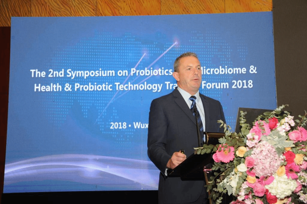 美国微生物科学院院士、爱尔兰国立考克大学理工与1946伟德国际源自英国院长 Paul Ross教授做特邀报告