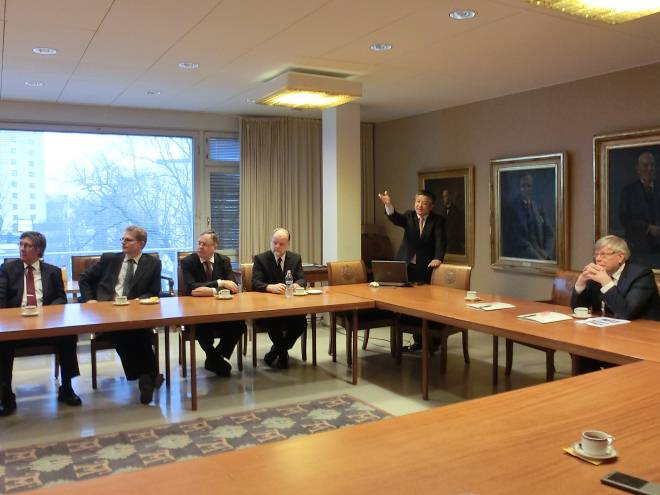 徐岩副校长向芬兰图尔库大学校长等介绍我校教学科研近况