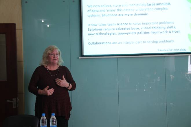 Sharon Shoemaker教授做演讲