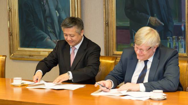 伟德国际victor1946-芬兰图尔库大学两校合作签字仪式